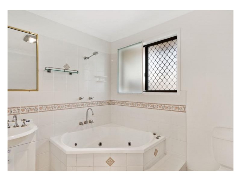 17 Hollingsworth Street, Kawana QLD 4701